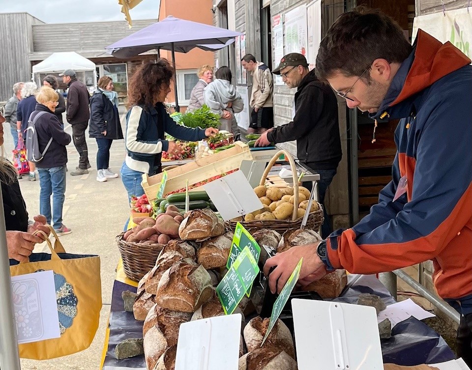 Le marché des producteurs bio et locaux vous attend le 4 décembre à Plourivo