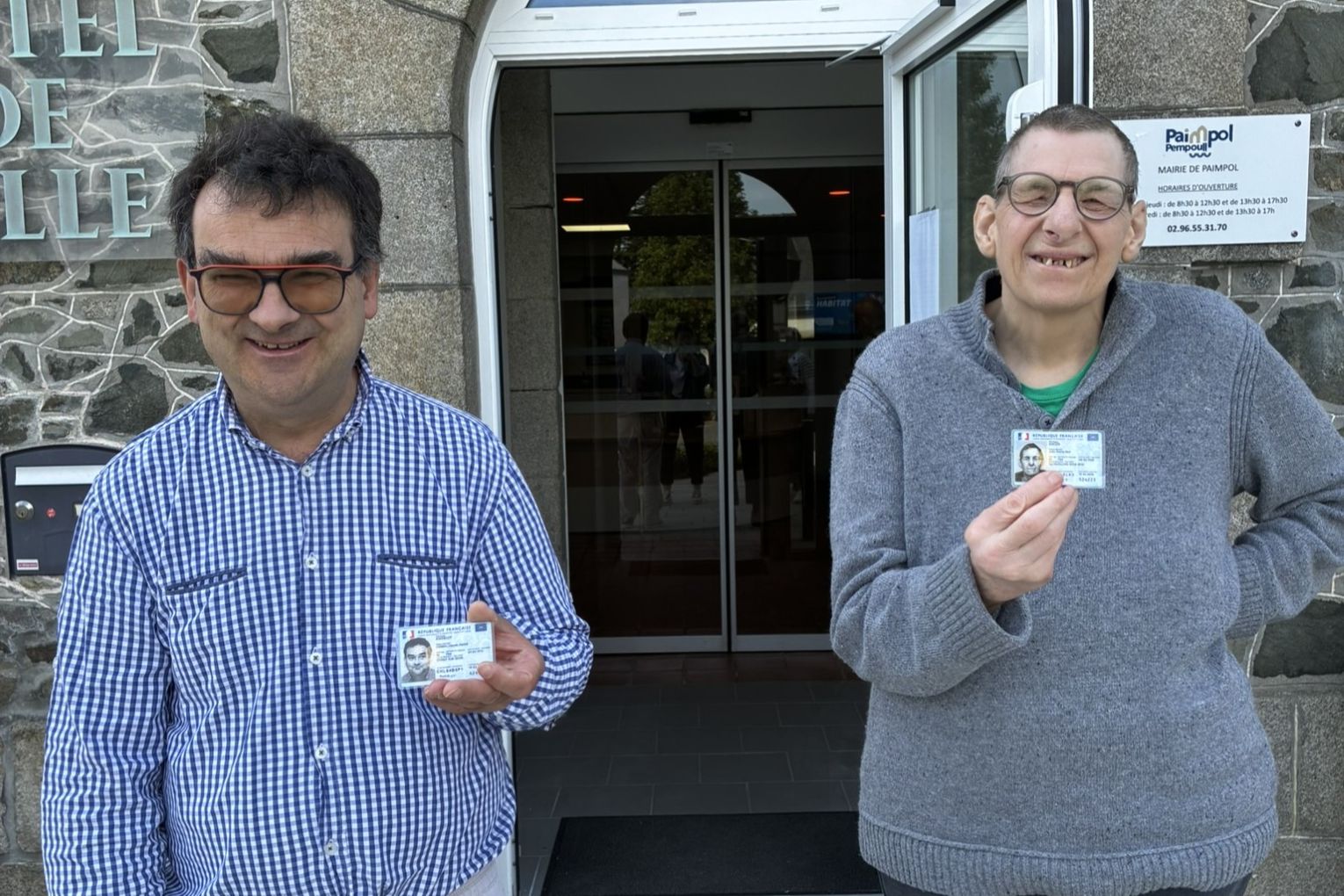 Une carte d’identité et beaucoup de fierté pour les résidents de la MAS de Paimpol